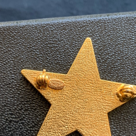 Vintage CHANEL Gold 💛 and Black 🖤 Six Star ⭐️Rare Pin Brooch Gold Tone CC Logo - Picture 8 of 14